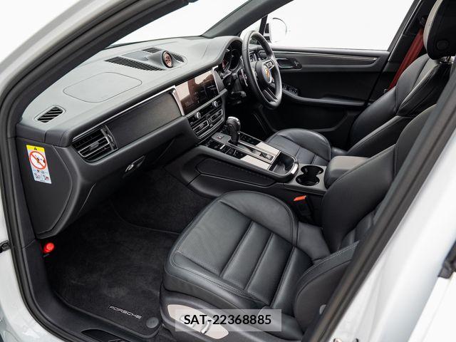 Porsche MACAN 2023-09 7502236-24