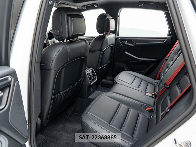 Porsche MACAN 2023-09 7502236-25