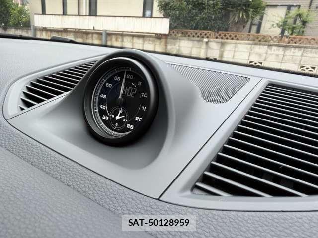 Porsche MACAN 2025-07 7619183-6