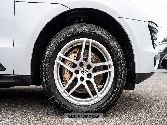 Porsche MACAN 2017-09 7619185-7