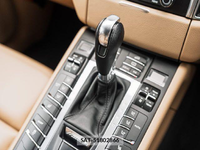 Porsche MACAN 2017-09 7619185-8