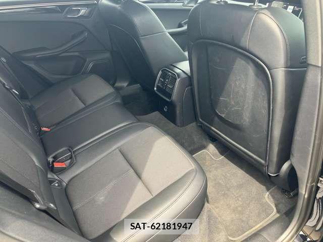 Porsche MACAN 2023-03 7619184-17