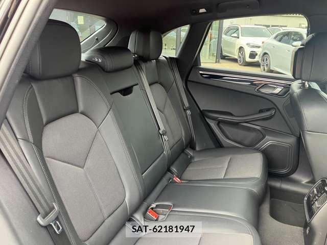 Porsche MACAN 2023-03 7619184-18