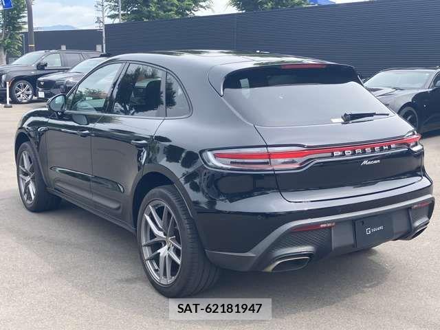 Porsche MACAN 2023-03 7619184-1