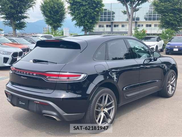 Porsche MACAN 2023-03 7619184-3