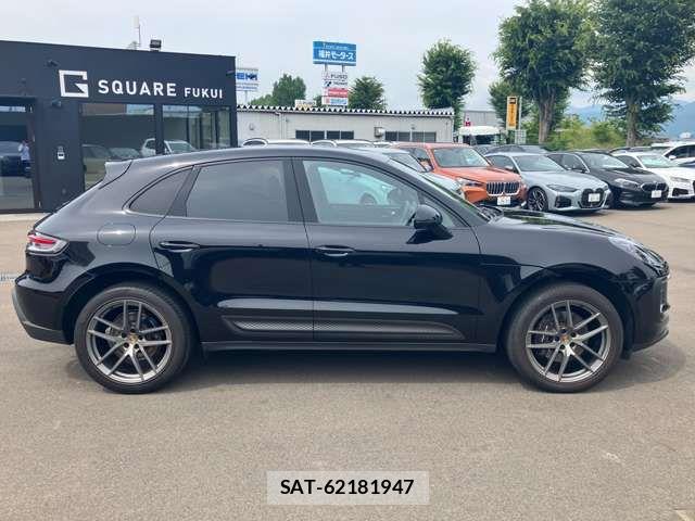 Porsche MACAN 2023-03 7619184-6