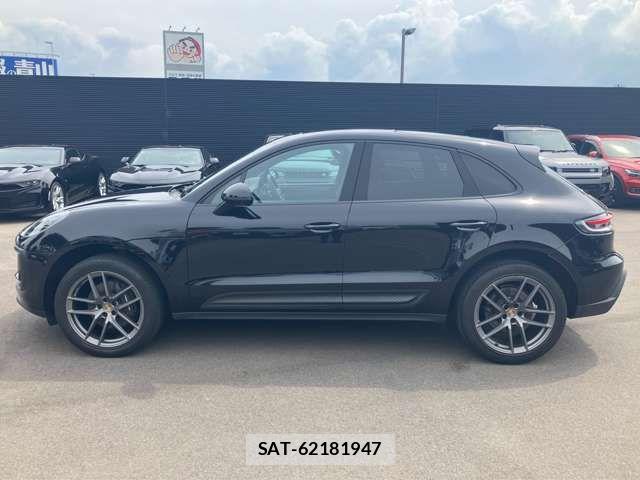 Porsche MACAN 2023-03 7619184-7