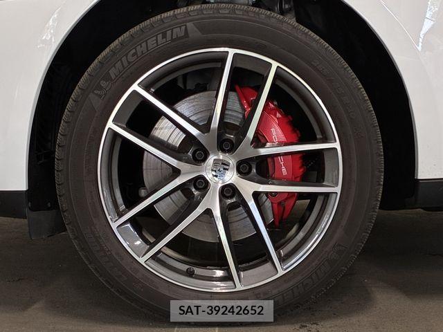 Porsche MACAN 2022-02 7727212-10