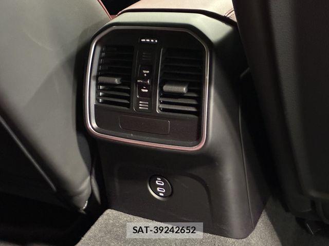 Porsche MACAN 2022-02 7727212-17
