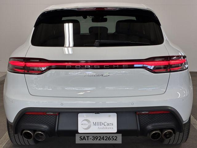 Porsche MACAN 2022-02 7727212-7