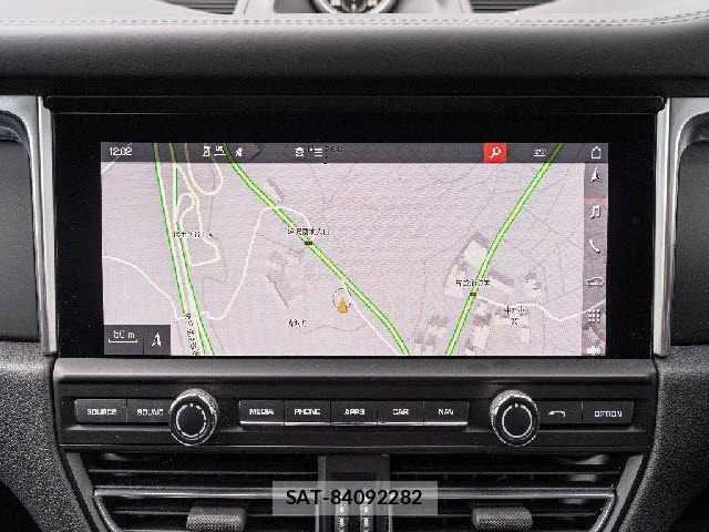 Porsche MACAN 2020-05 7727213-9