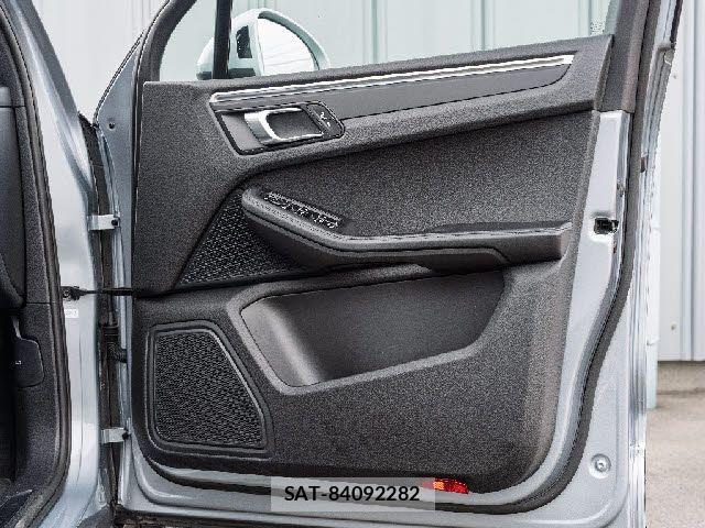 Porsche MACAN 2020-05 7727213-21