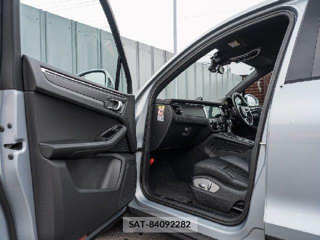 Porsche MACAN 2020-05 7727213-23