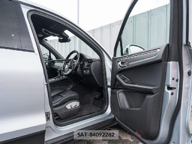 Porsche MACAN 2020-05 7727213-24