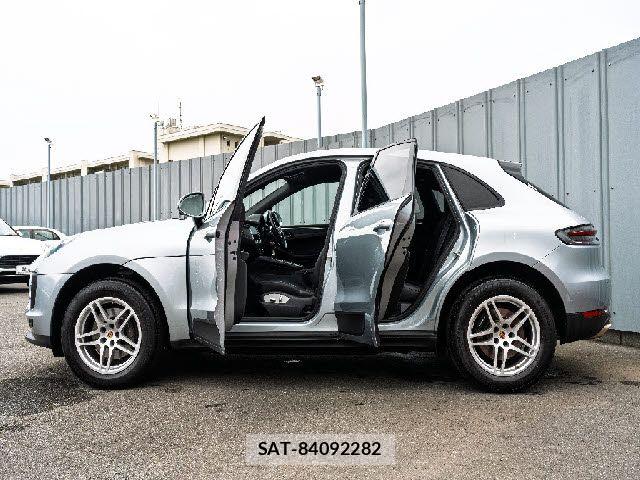 Porsche MACAN 2020-05 7727213-27