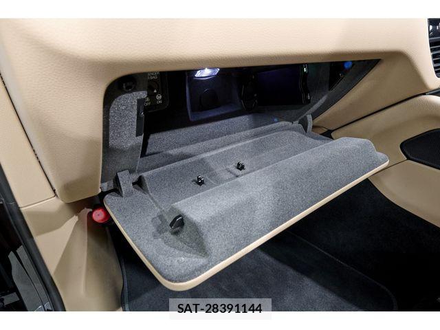 Porsche MACAN 2024-01 7727214-28