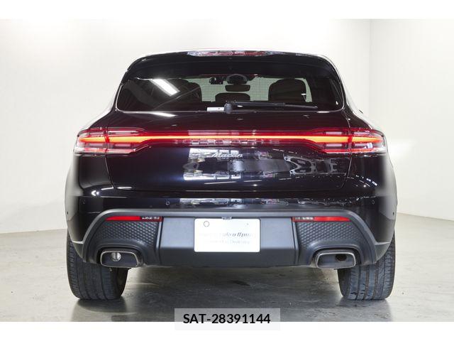 Porsche MACAN 2024-01 7727214-4
