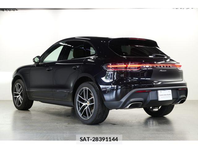 Porsche MACAN 2024-01 7727214-5