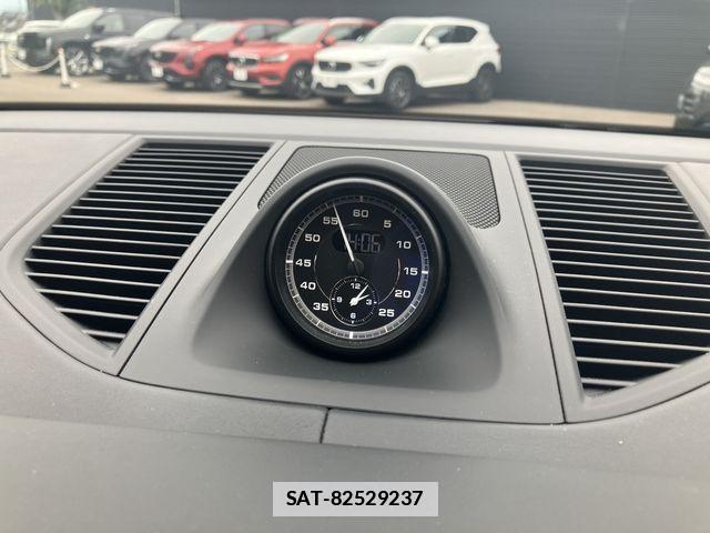 Porsche MACAN 2022-12 7788216-16