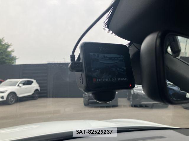 Porsche MACAN 2022-12 7788216-17