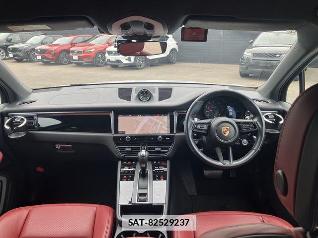Porsche MACAN 2022-12 7788216-1