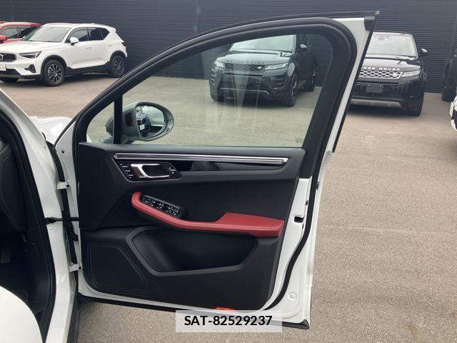 Porsche MACAN 2022-12 7788216-3