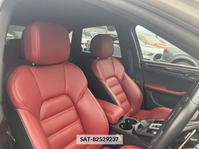 Porsche MACAN 2022-12 7788216-4