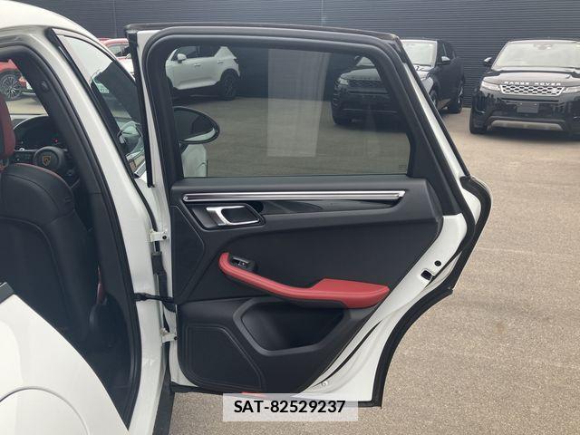 Porsche MACAN 2022-12 7788216-5
