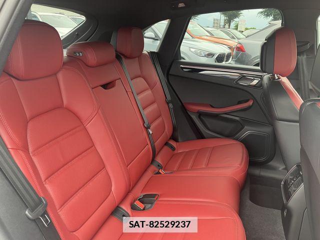 Porsche MACAN 2022-12 7788216-6