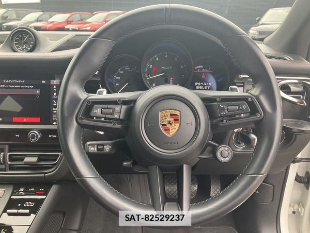Porsche MACAN 2022-12 7788216-7