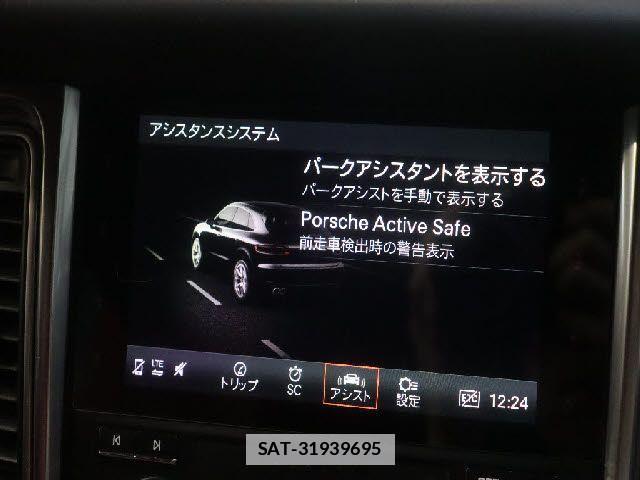 Porsche MACAN 2018-02 7878785-11