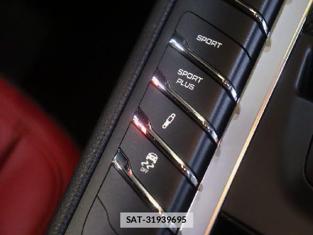 Porsche MACAN 2018-02 7878785-15