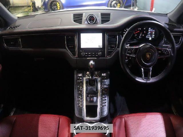 Porsche MACAN 2018-02 7878785-1