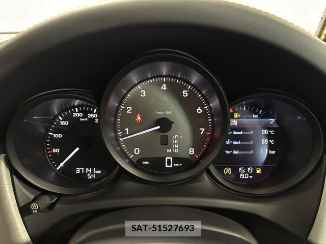 Porsche MACAN 2022-02 7878784-22
