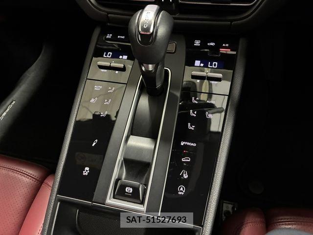 Porsche MACAN 2022-02 7878784-27