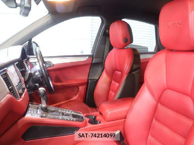 Porsche MACAN 2018-06 7903232-28