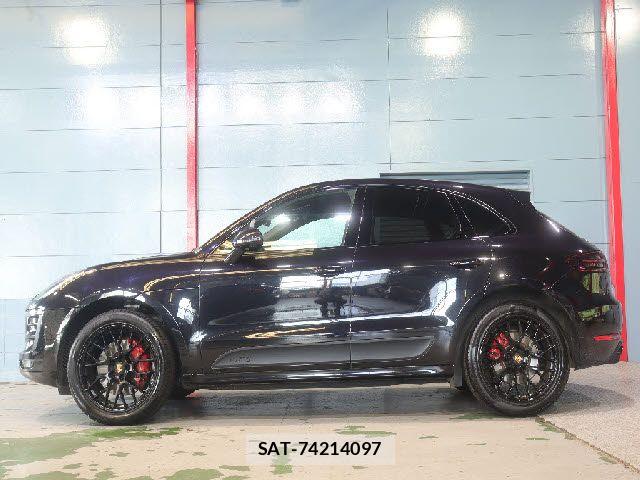 Porsche MACAN 2018-06 7903232-2