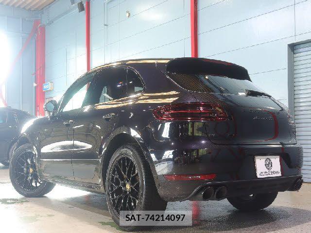 Porsche MACAN 2018-06 7903232-3