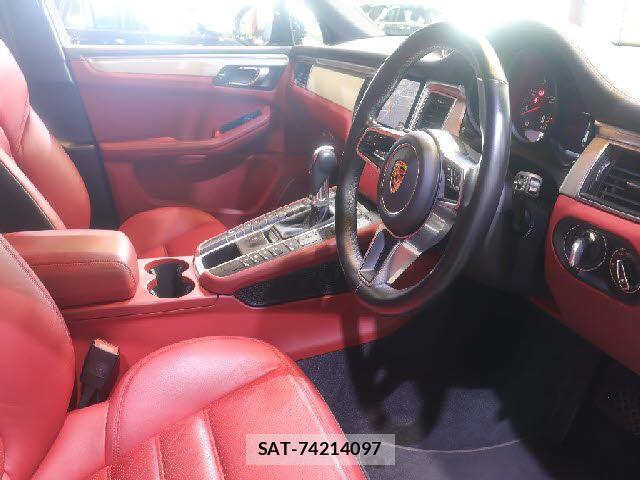 Porsche MACAN 2018-06 7903232-6