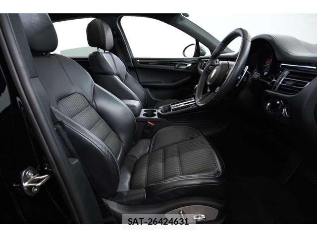 Porsche MACAN 2024-04 7903230-11