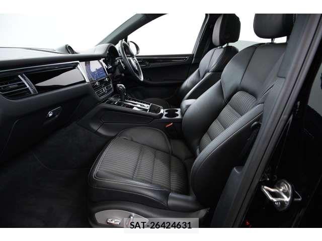 Porsche MACAN 2024-04 7903230-17