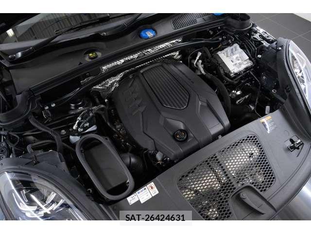 Porsche MACAN 2024-04 7903230-8