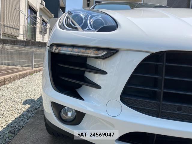 Porsche MACAN 2018-04 7980592-2