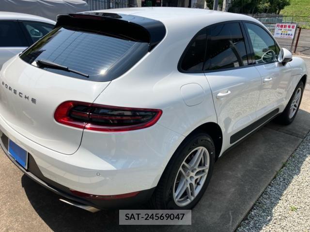Porsche MACAN 2018-04 7980592-4