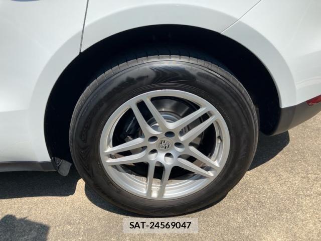 Porsche MACAN 2018-04 7980592-8
