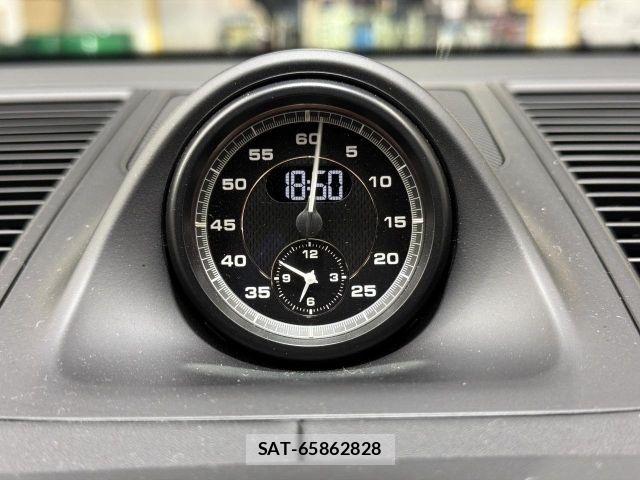 Porsche MACAN 2022-03 8037610-9