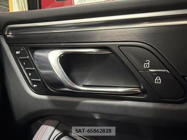 Porsche MACAN 2022-03 8037610-11