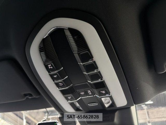 Porsche MACAN 2022-03 8037610-12