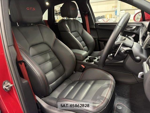 Porsche MACAN 2022-03 8037610-13