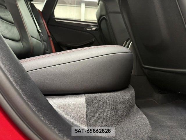 Porsche MACAN 2022-03 8037610-16
